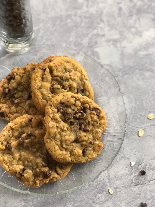Oatmeal Cookie (Chocolate or Raisin Style)